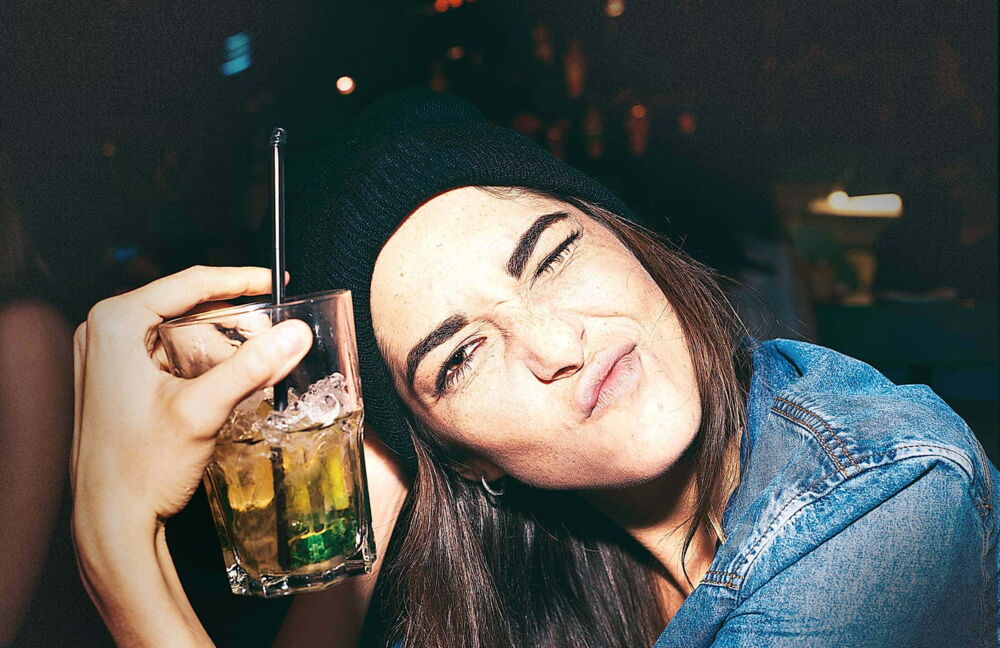 Revier-Hotels-Stay-Getraenk-Maedel-Spass